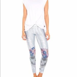 Terez Performance Leggings - White Skull